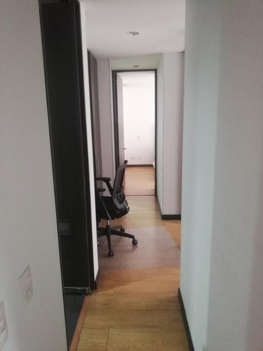 Hermosa Habitacion Privada En Conjunto Residencial Cerca Al Aeropuerto Y Terminal De Bogota, Zonas Comunes Se Comparten Con 1 Personaアパートメント エクステリア 写真