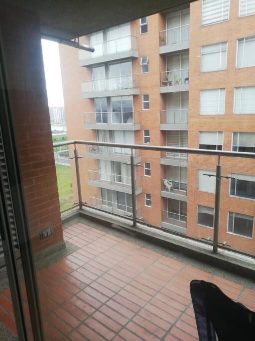 Hermosa Habitacion Privada En Conjunto Residencial Cerca Al Aeropuerto Y Terminal De Bogota, Zonas Comunes Se Comparten Con 1 Personaアパートメント エクステリア 写真