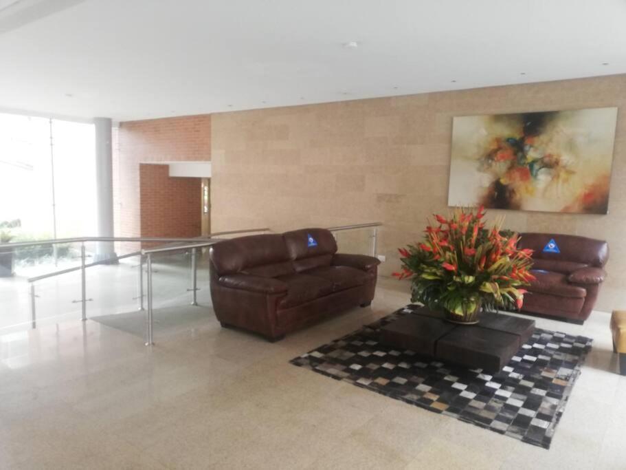 Hermosa Habitacion Privada En Conjunto Residencial Cerca Al Aeropuerto Y Terminal De Bogota, Zonas Comunes Se Comparten Con 1 Personaアパートメント エクステリア 写真